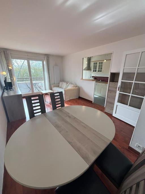 F3 Avec Balcon 5 Min Gare Sqy Et Parking Gratuit Daire Guyancourt Dış mekan fotoğraf